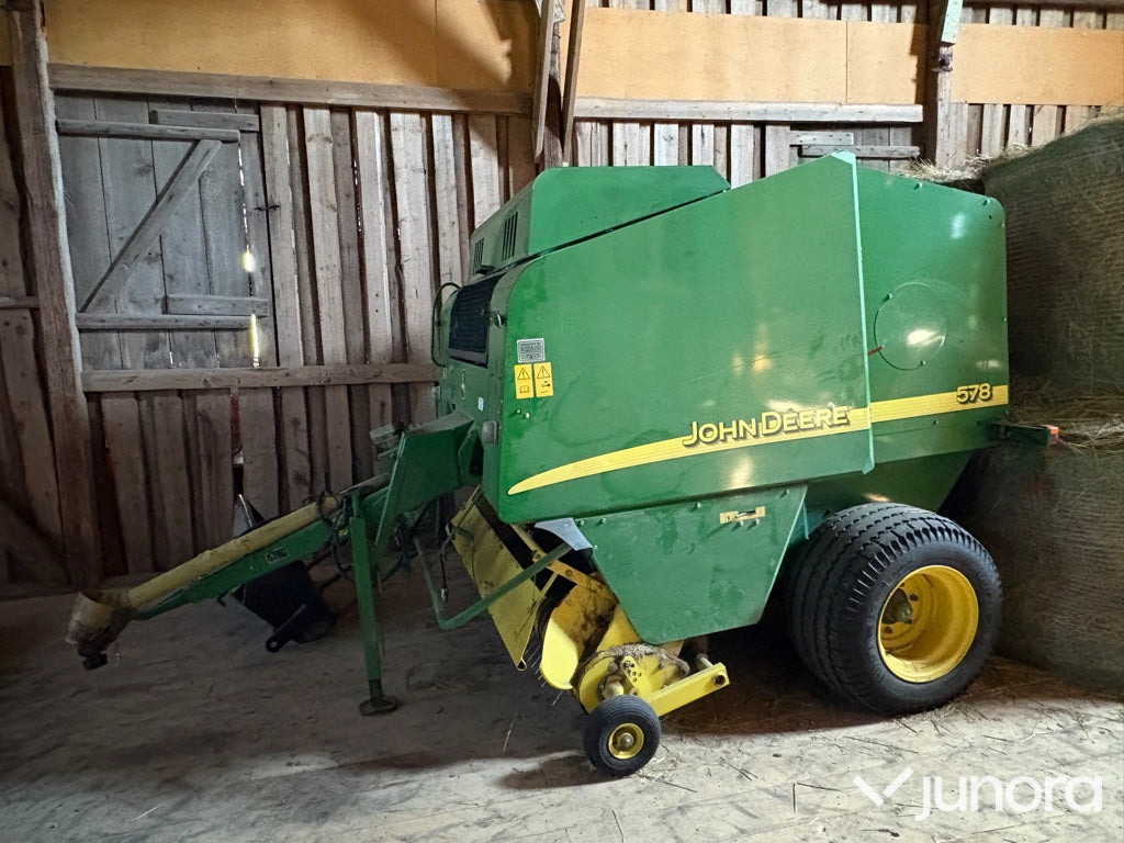 Fixkammarpress John Deere 578 - Pyöröpaalain: kuva Fixkammarpress John Deere 578 - Pyöröpaalain Fixkammarpress John Deere 578 - Pyöröpaalain: kuva Fixkammarpress John Deere 578 - Pyöröpaalain