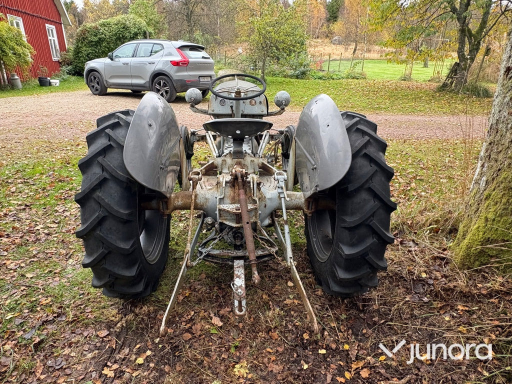 Grolle Massey Fergusson - Traktori: kuva  Grolle Massey Fergusson - Traktori Grolle Massey Fergusson - Traktori: kuva  Grolle Massey Fergusson - Traktori