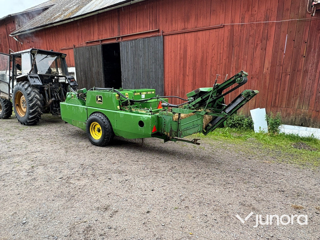 Hårdpress småbalar John Deere 359 - Kanttipaalain: kuva Hårdpress småbalar John Deere 359 - Kanttipaalain Hårdpress småbalar John Deere 359 - Kanttipaalain: kuva Hårdpress småbalar John Deere 359 - Kanttipaalain