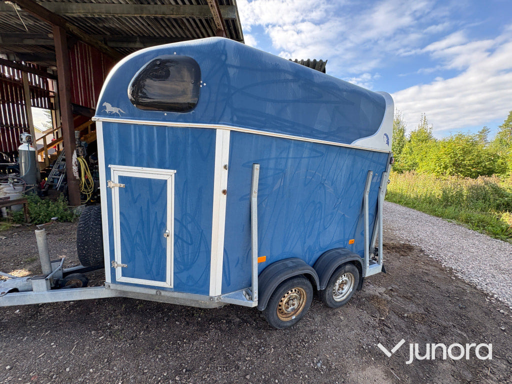 Hästtransport - Cheval Liberté - Hevostraileri: kuva Hästtransport - Cheval Liberté - Hevostraileri Hästtransport - Cheval Liberté - Hevostraileri: kuva Hästtransport - Cheval Liberté - Hevostraileri