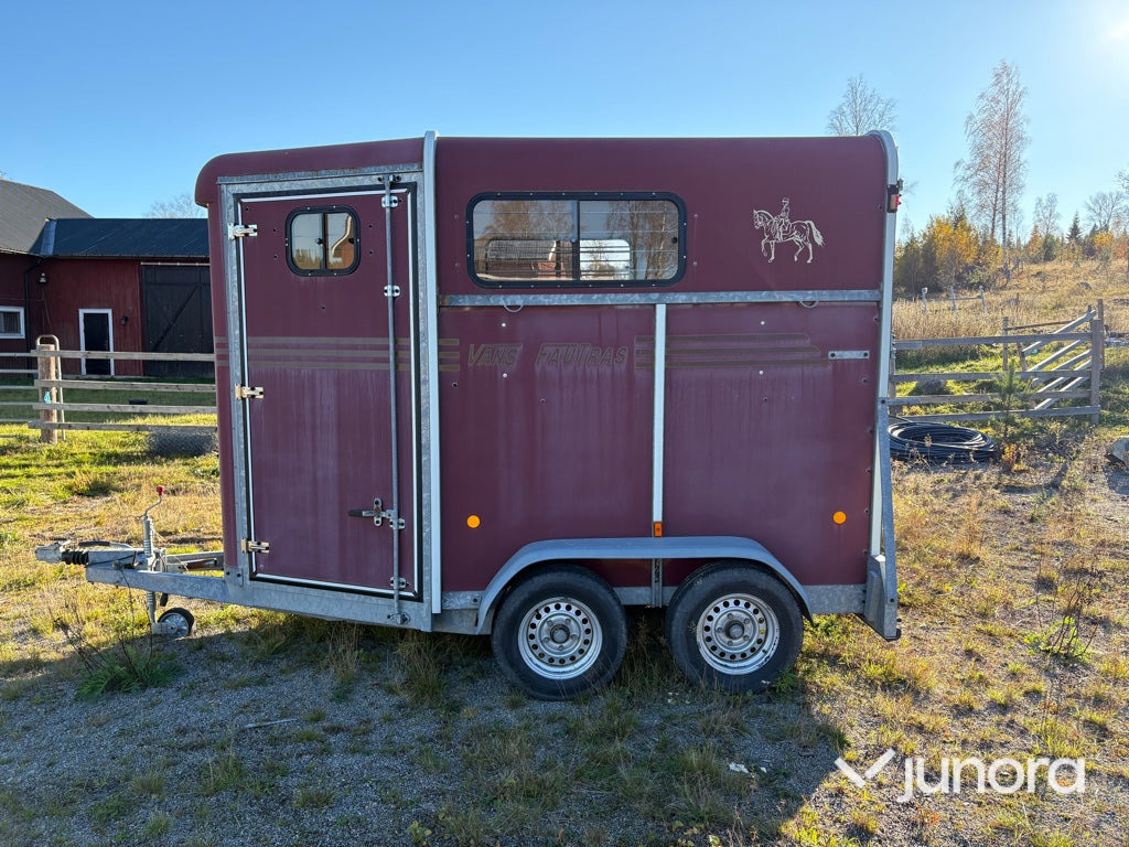 Hästtransport - Fautras Promax 2 - Hevostraileri: kuva Hästtransport - Fautras Promax 2 - Hevostraileri Hästtransport - Fautras Promax 2 - Hevostraileri: kuva Hästtransport - Fautras Promax 2 - Hevostraileri