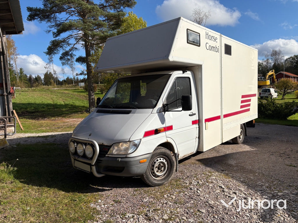 Hästtransport Mercedes-Benz 316 CDI - Alkoviauto: kuva Hästtransport Mercedes-Benz 316 CDI - Alkoviauto Hästtransport Mercedes-Benz 316 CDI - Alkoviauto: kuva Hästtransport Mercedes-Benz 316 CDI - Alkoviauto