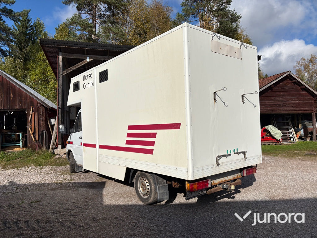 Hästtransport Mercedes-Benz 316 CDI - Alkoviauto: kuva Hästtransport Mercedes-Benz 316 CDI - Alkoviauto Hästtransport Mercedes-Benz 316 CDI - Alkoviauto: kuva Hästtransport Mercedes-Benz 316 CDI - Alkoviauto