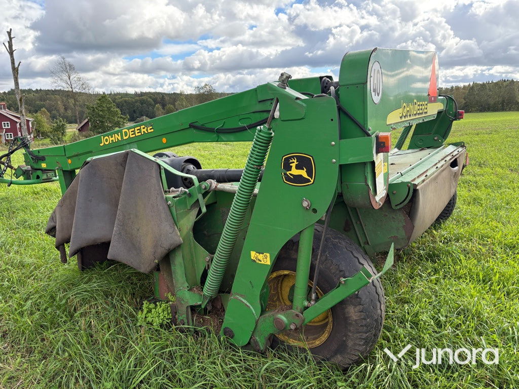 John Deere Slåtterkross 735 - Niittokone: kuva John Deere Slåtterkross 735 - Niittokone John Deere Slåtterkross 735 - Niittokone: kuva John Deere Slåtterkross 735 - Niittokone