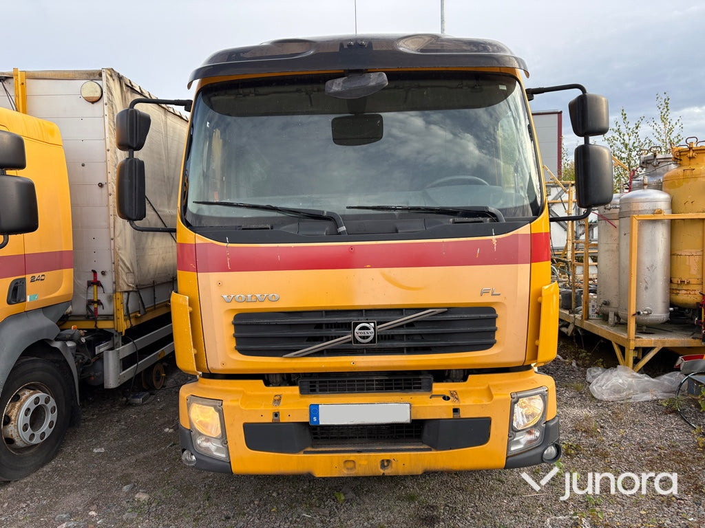 Lastbil - Volvo FL-280 4*2 - Pressukapelli kuorma-auto: kuva Lastbil - Volvo FL-280 4*2 - Pressukapelli kuorma-auto Lastbil - Volvo FL-280 4*2 - Pressukapelli kuorma-auto: kuva Lastbil - Volvo FL-280 4*2 - Pressukapelli kuorma-auto