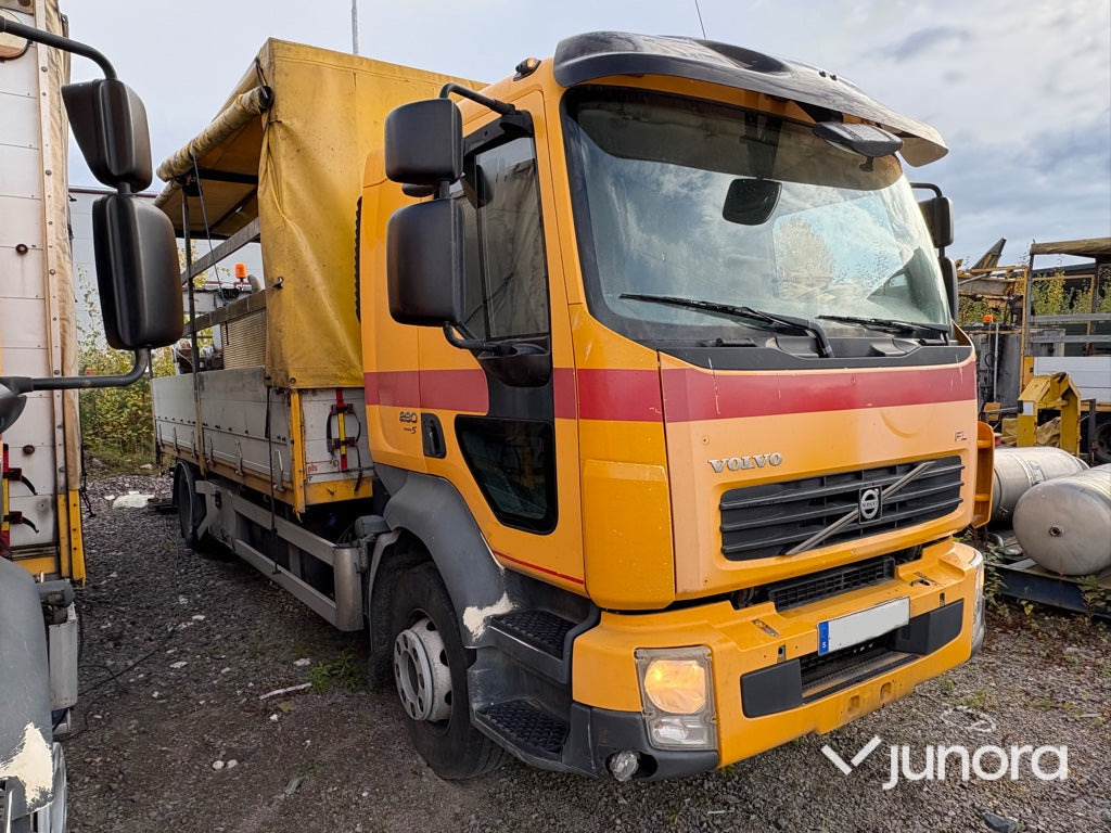 Lastbil - Volvo FL-280 4*2 - Pressukapelli kuorma-auto: kuva Lastbil - Volvo FL-280 4*2 - Pressukapelli kuorma-auto Lastbil - Volvo FL-280 4*2 - Pressukapelli kuorma-auto: kuva Lastbil - Volvo FL-280 4*2 - Pressukapelli kuorma-auto
