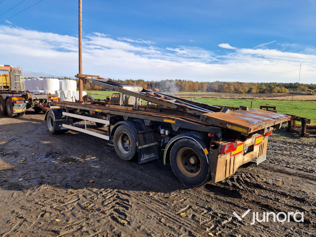 Lastväxlarvagn + Tipp - Härryda, THLBS-300-N - Konttialus/ Vaihtokuormatilat perävaunu: kuva Lastväxlarvagn + Tipp - Härryda, THLBS-300-N - Konttialus/ Vaihtokuormatilat perävaunu Lastväxlarvagn + Tipp - Härryda, THLBS-300-N - Konttialus/ Vaihtokuormatilat perävaunu: kuva Lastväxlarvagn + Tipp - Härryda, THLBS-300-N - Konttialus/ Vaihtokuormatilat perävaunu