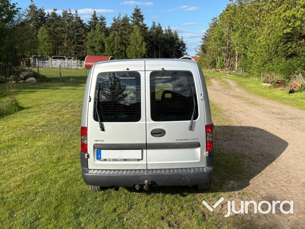 Opel Combo Skåp 1.3 Cdti - Pieni pakettiauto: kuva Opel Combo Skåp 1.3 Cdti - Pieni pakettiauto Opel Combo Skåp 1.3 Cdti - Pieni pakettiauto: kuva Opel Combo Skåp 1.3 Cdti - Pieni pakettiauto