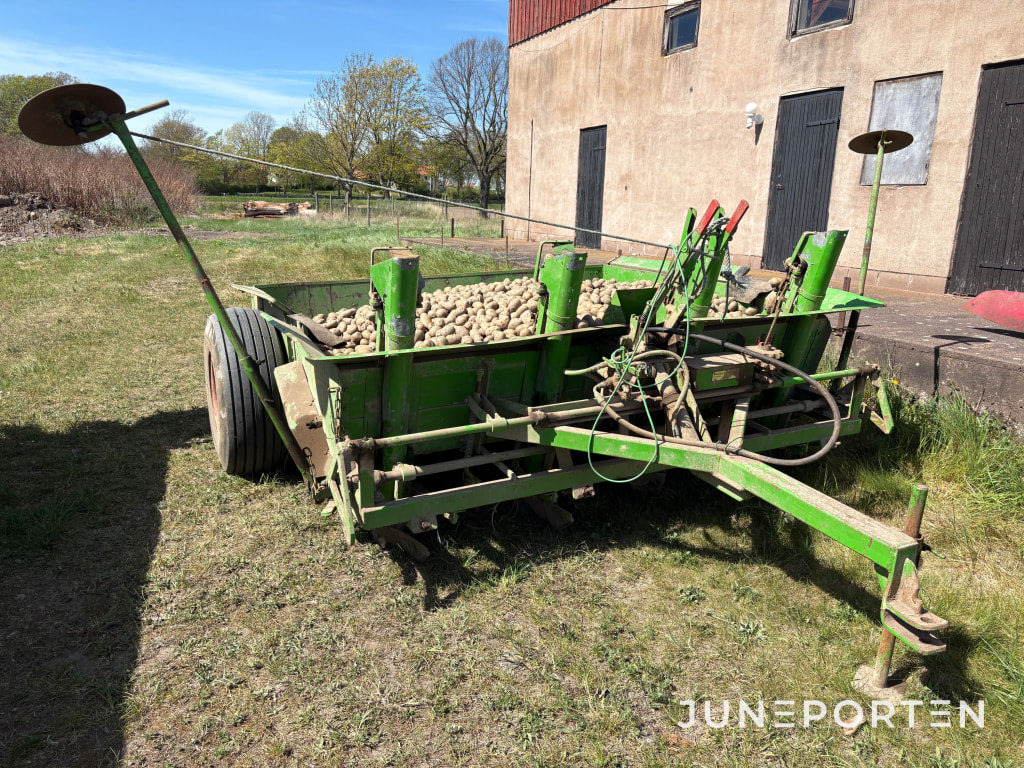 Perunanistutuskone Potatissättaren Ekengårds B-70: kuva Perunanistutuskone Potatissättaren Ekengårds B-70