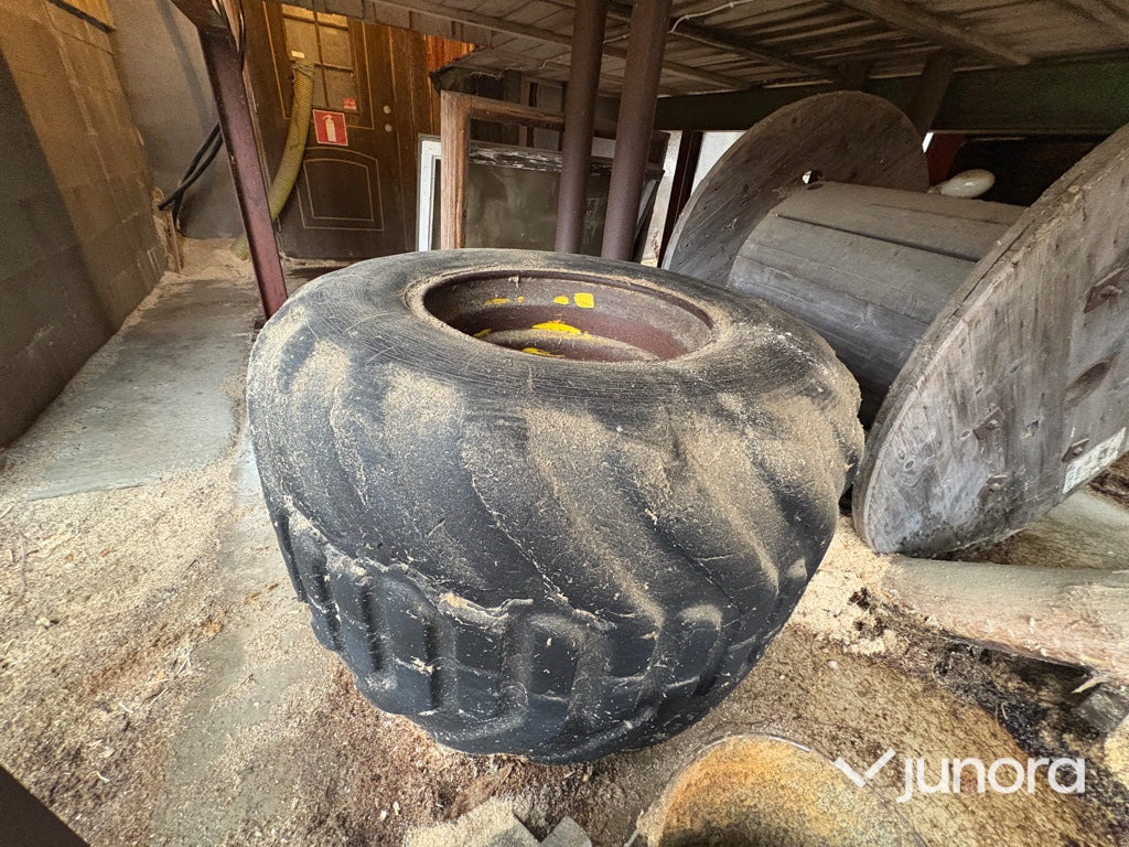 Reservhjul + fälg - John Deer 810 Skotare - Täydellinen pyörä - Maatalouskoneet: kuva Reservhjul + fälg - John Deer 810 Skotare - Täydellinen pyörä - Maatalouskoneet Reservhjul + fälg - John Deer 810 Skotare - Täydellinen pyörä - Maatalouskoneet: kuva Reservhjul + fälg - John Deer 810 Skotare - Täydellinen pyörä - Maatalouskoneet