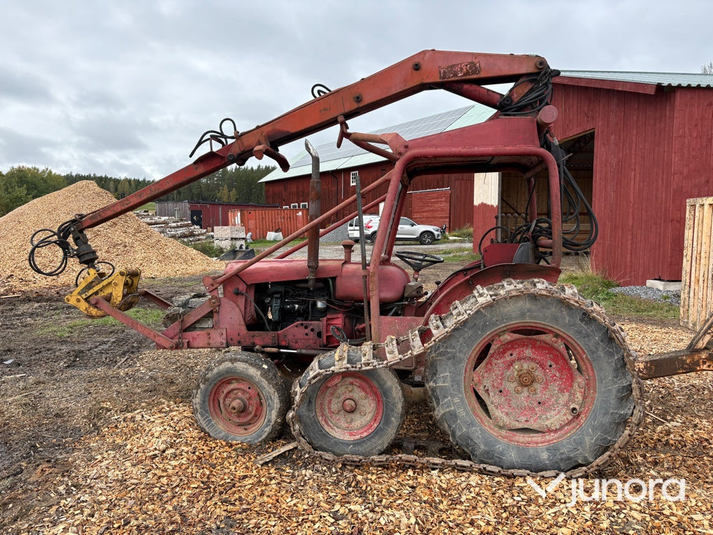 Skogstraktor ÖSA-48 ”Volvo BM 400 Buster” - Metsätraktori: kuva Skogstraktor ÖSA-48 ”Volvo BM 400 Buster” - Metsätraktori Skogstraktor ÖSA-48 ”Volvo BM 400 Buster” - Metsätraktori: kuva Skogstraktor ÖSA-48 ”Volvo BM 400 Buster” - Metsätraktori