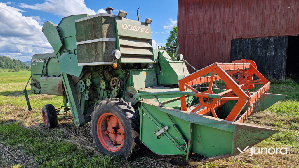 Skördetröska - Volvo BM, Aktiv 800 + Aktiv 800 som reservdel - Leikkuupuimuri: kuva Skördetröska - Volvo BM, Aktiv 800 + Aktiv 800 som reservdel - Leikkuupuimuri Skördetröska - Volvo BM, Aktiv 800 + Aktiv 800 som reservdel - Leikkuupuimuri: kuva Skördetröska - Volvo BM, Aktiv 800 + Aktiv 800 som reservdel - Leikkuupuimuri