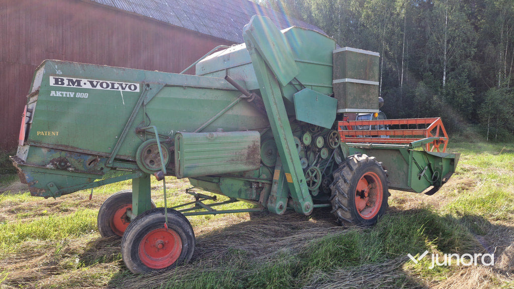 Skördetröska - Volvo BM, Aktiv 800 + Aktiv 800 som reservdel - Leikkuupuimuri: kuva Skördetröska - Volvo BM, Aktiv 800 + Aktiv 800 som reservdel - Leikkuupuimuri Skördetröska - Volvo BM, Aktiv 800 + Aktiv 800 som reservdel - Leikkuupuimuri: kuva Skördetröska - Volvo BM, Aktiv 800 + Aktiv 800 som reservdel - Leikkuupuimuri