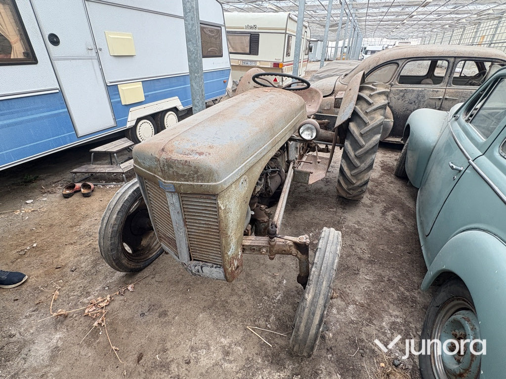 Traktor - Massey Ferguson, Grolle - Traktori: kuva  Traktor - Massey Ferguson, Grolle - Traktori Traktor - Massey Ferguson, Grolle - Traktori: kuva  Traktor - Massey Ferguson, Grolle - Traktori