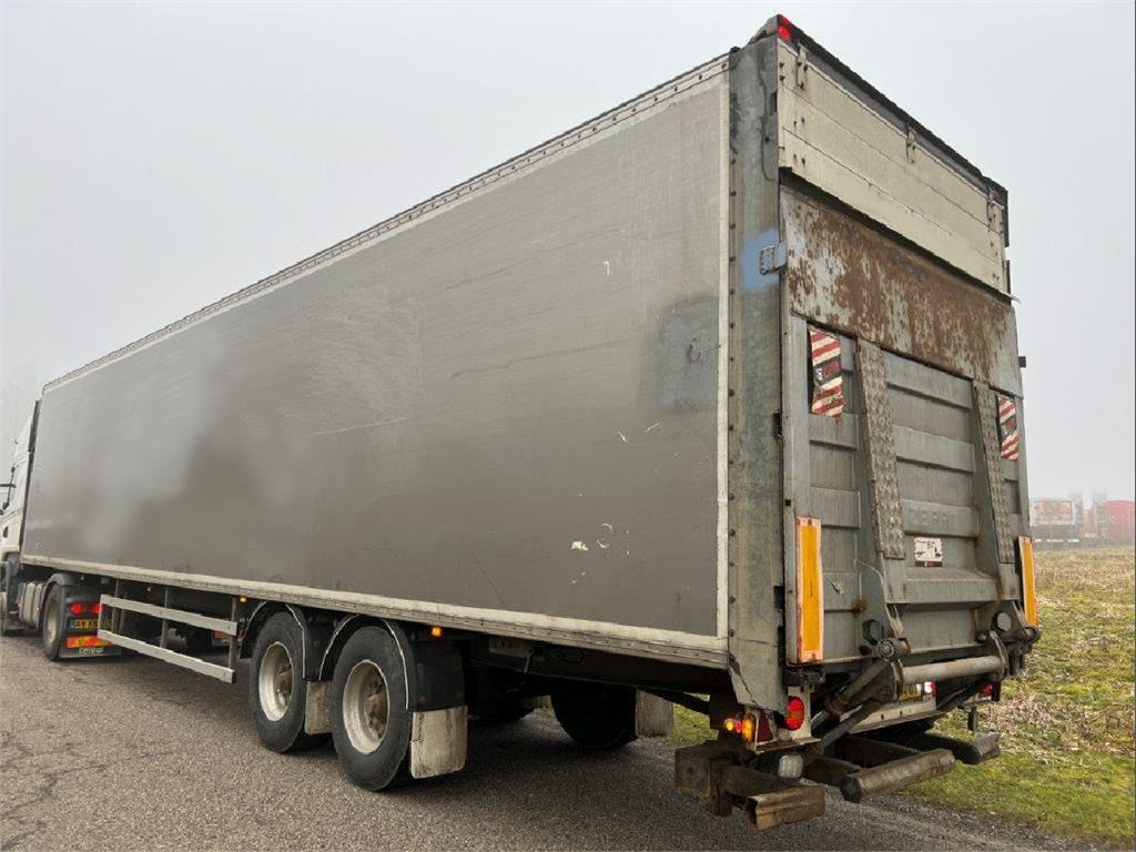 Fruehauf 13,6 mtr box - lodretstående lift - Umpikori puoliperävaunu: kuva Fruehauf 13,6 mtr box - lodretstående lift - Umpikori puoliperävaunu Fruehauf 13,6 mtr box - lodretstående lift - Umpikori puoliperävaunu: kuva Fruehauf 13,6 mtr box - lodretstående lift - Umpikori puoliperävaunu