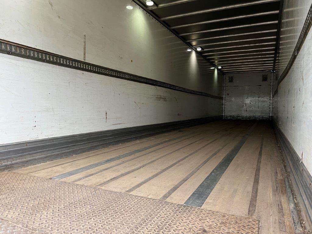 Fruehauf 13,6 mtr box - lodretstående lift - Umpikori puoliperävaunu: kuva Fruehauf 13,6 mtr box - lodretstående lift - Umpikori puoliperävaunu Fruehauf 13,6 mtr box - lodretstående lift - Umpikori puoliperävaunu: kuva Fruehauf 13,6 mtr box - lodretstående lift - Umpikori puoliperävaunu
