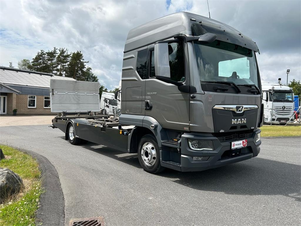 MAN TGL 8-220 4x2 BL incl. 2 stk veksellad - Konttialus/ Vaihtokuormatilat kuorma-auto: kuva MAN TGL 8-220 4x2 BL incl. 2 stk veksellad - Konttialus/ Vaihtokuormatilat kuorma-auto MAN TGL 8-220 4x2 BL incl. 2 stk veksellad - Konttialus/ Vaihtokuormatilat kuorma-auto: kuva MAN TGL 8-220 4x2 BL incl. 2 stk veksellad - Konttialus/ Vaihtokuormatilat kuorma-auto