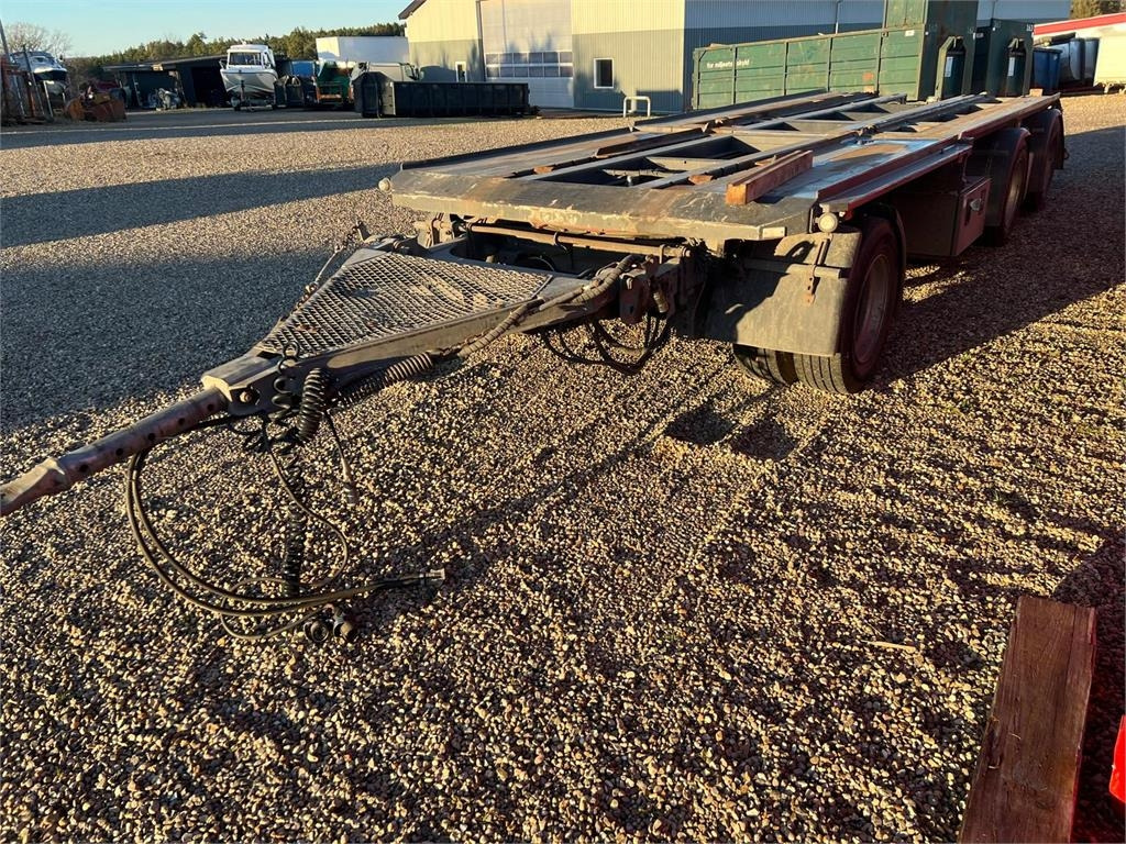 MTDK AO370 - 7,0 - 7,5 mtr. container - Konttialus/ Vaihtokuormatilat perävaunu: kuva MTDK AO370 - 7,0 - 7,5 mtr. container - Konttialus/ Vaihtokuormatilat perävaunu MTDK AO370 - 7,0 - 7,5 mtr. container - Konttialus/ Vaihtokuormatilat perävaunu: kuva MTDK AO370 - 7,0 - 7,5 mtr. container - Konttialus/ Vaihtokuormatilat perävaunu