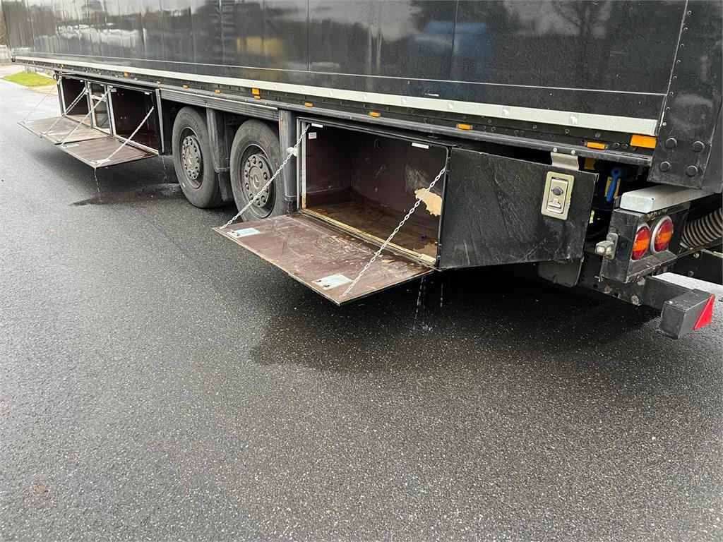 Schmitz 13,6 mtr kasse - lodretstående lift - Umpikori puoliperävaunu: kuva Schmitz 13,6 mtr kasse - lodretstående lift - Umpikori puoliperävaunu Schmitz 13,6 mtr kasse - lodretstående lift - Umpikori puoliperävaunu: kuva Schmitz 13,6 mtr kasse - lodretstående lift - Umpikori puoliperävaunu