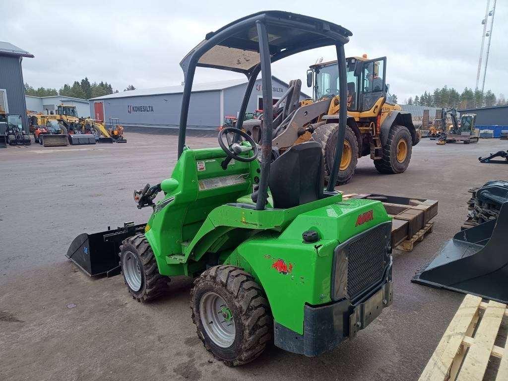 Avant 423 KAUHA+PIIKIT - Pienkuormaaja: kuva Avant 423 KAUHA+PIIKIT - Pienkuormaaja Avant 423 KAUHA+PIIKIT - Pienkuormaaja: kuva Avant 423 KAUHA+PIIKIT - Pienkuormaaja