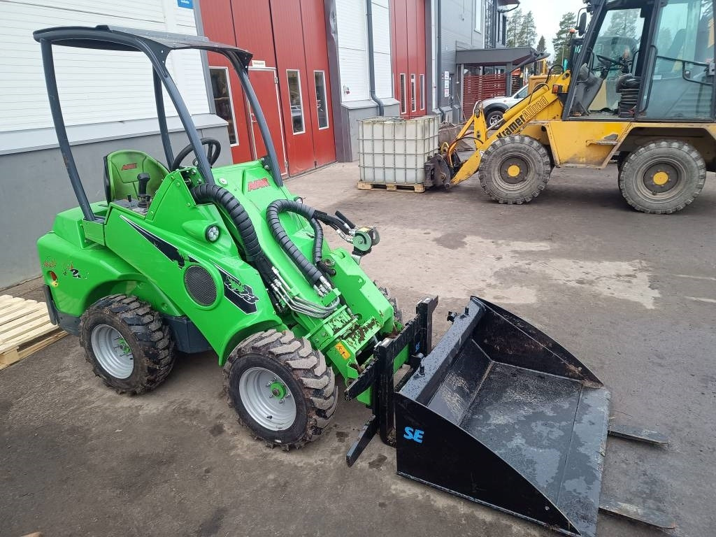 Avant 423 KAUHA+PIIKIT - Pienkuormaaja: kuva Avant 423 KAUHA+PIIKIT - Pienkuormaaja Avant 423 KAUHA+PIIKIT - Pienkuormaaja: kuva Avant 423 KAUHA+PIIKIT - Pienkuormaaja