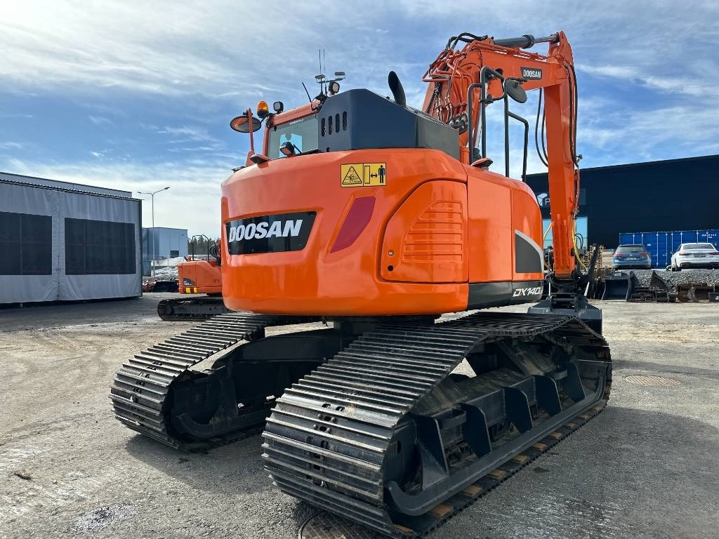 Doosan DX 140 LCR-5 metsäalusta - Telakaivukone: kuva Doosan DX 140 LCR-5 metsäalusta - Telakaivukone Doosan DX 140 LCR-5 metsäalusta - Telakaivukone: kuva Doosan DX 140 LCR-5 metsäalusta - Telakaivukone