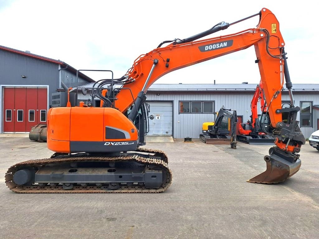Doosan MYYTY! SOLD! DX235LCR-5 PYÖRITTÄJÄ - Telakaivukone: kuva Doosan MYYTY! SOLD! DX235LCR-5 PYÖRITTÄJÄ - Telakaivukone Doosan MYYTY! SOLD! DX235LCR-5 PYÖRITTÄJÄ - Telakaivukone: kuva Doosan MYYTY! SOLD! DX235LCR-5 PYÖRITTÄJÄ - Telakaivukone