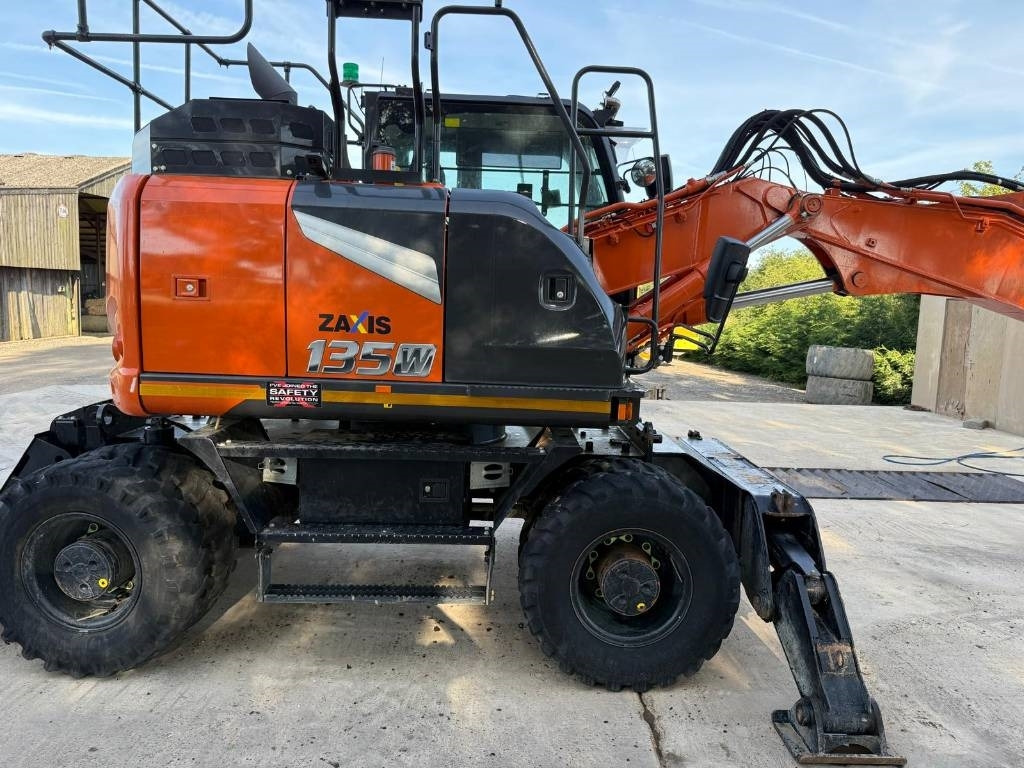 Hitachi ZX 135 W-7 - Pyöräalustainen kaivinkone: kuva Hitachi ZX 135 W-7 - Pyöräalustainen kaivinkone Hitachi ZX 135 W-7 - Pyöräalustainen kaivinkone: kuva Hitachi ZX 135 W-7 - Pyöräalustainen kaivinkone