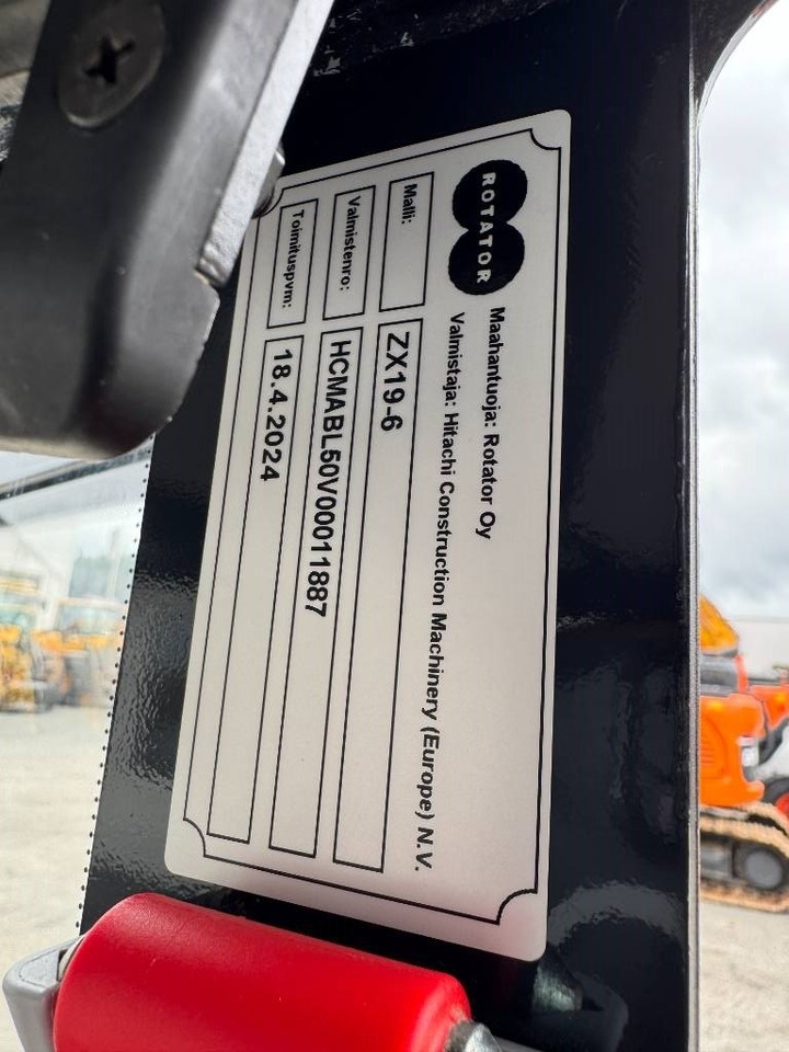 Minikuormaaja Hitachi ZX 19-6 CR: kuva Minikuormaaja Hitachi ZX 19-6 CR