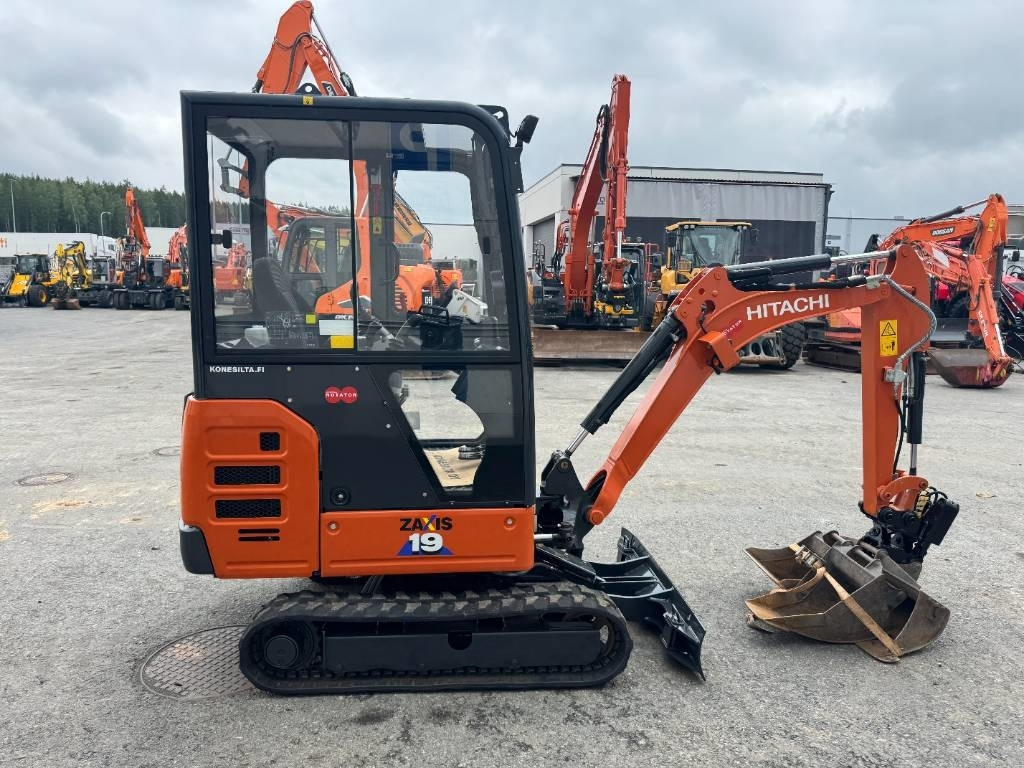Minikuormaaja Hitachi ZX 19-6 CR: kuva Minikuormaaja Hitachi ZX 19-6 CR