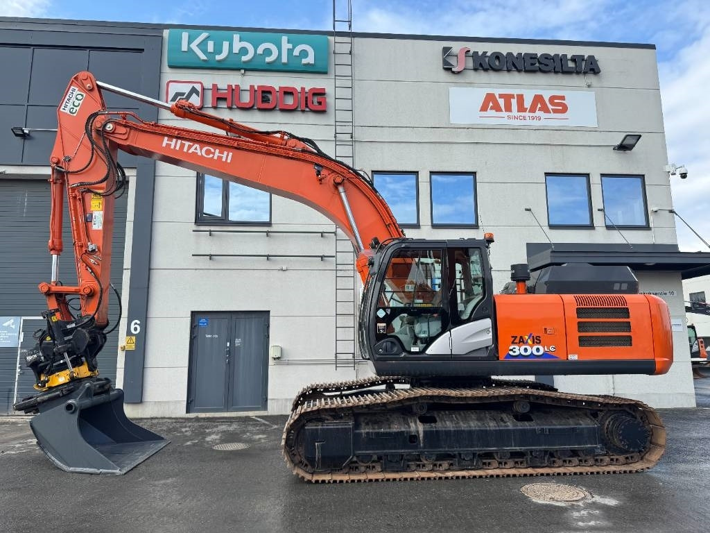 Hitachi ZX 300 LC-6 ENGCON EC233 S80/S80 - Telakaivukone: kuva Hitachi ZX 300 LC-6 ENGCON EC233 S80/S80 - Telakaivukone Hitachi ZX 300 LC-6 ENGCON EC233 S80/S80 - Telakaivukone: kuva Hitachi ZX 300 LC-6 ENGCON EC233 S80/S80 - Telakaivukone