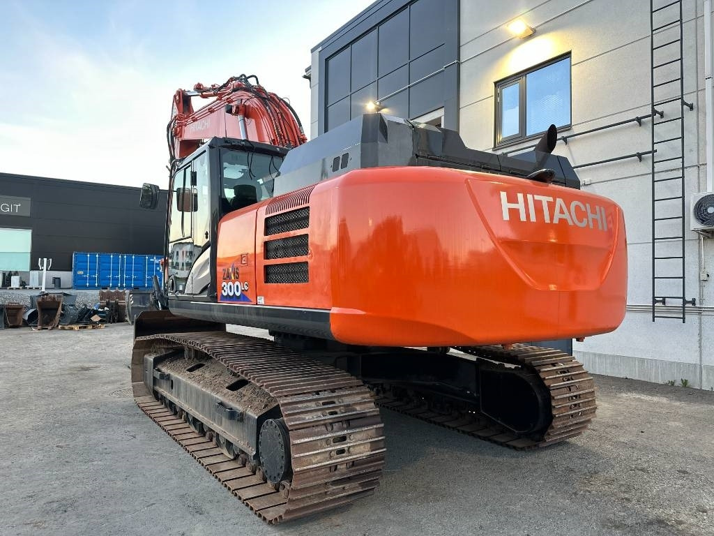 Hitachi ZX 300 LC-6 Kallistuva kauha S80 - Telakaivukone: kuva Hitachi ZX 300 LC-6 Kallistuva kauha S80 - Telakaivukone Hitachi ZX 300 LC-6 Kallistuva kauha S80 - Telakaivukone: kuva Hitachi ZX 300 LC-6 Kallistuva kauha S80 - Telakaivukone