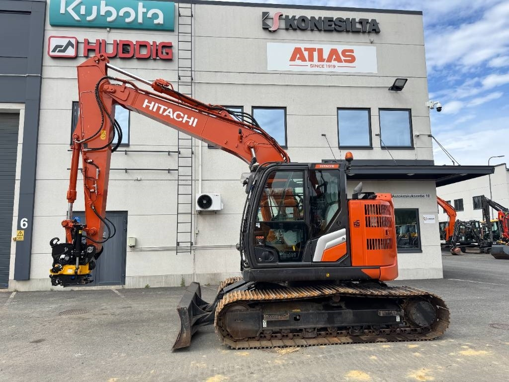 Hitachi ZX135USBL-7 PYÖRITTÄJÄLLÄ - Telakaivukone: kuva Hitachi ZX135USBL-7 PYÖRITTÄJÄLLÄ - Telakaivukone Hitachi ZX135USBL-7 PYÖRITTÄJÄLLÄ - Telakaivukone: kuva Hitachi ZX135USBL-7 PYÖRITTÄJÄLLÄ - Telakaivukone