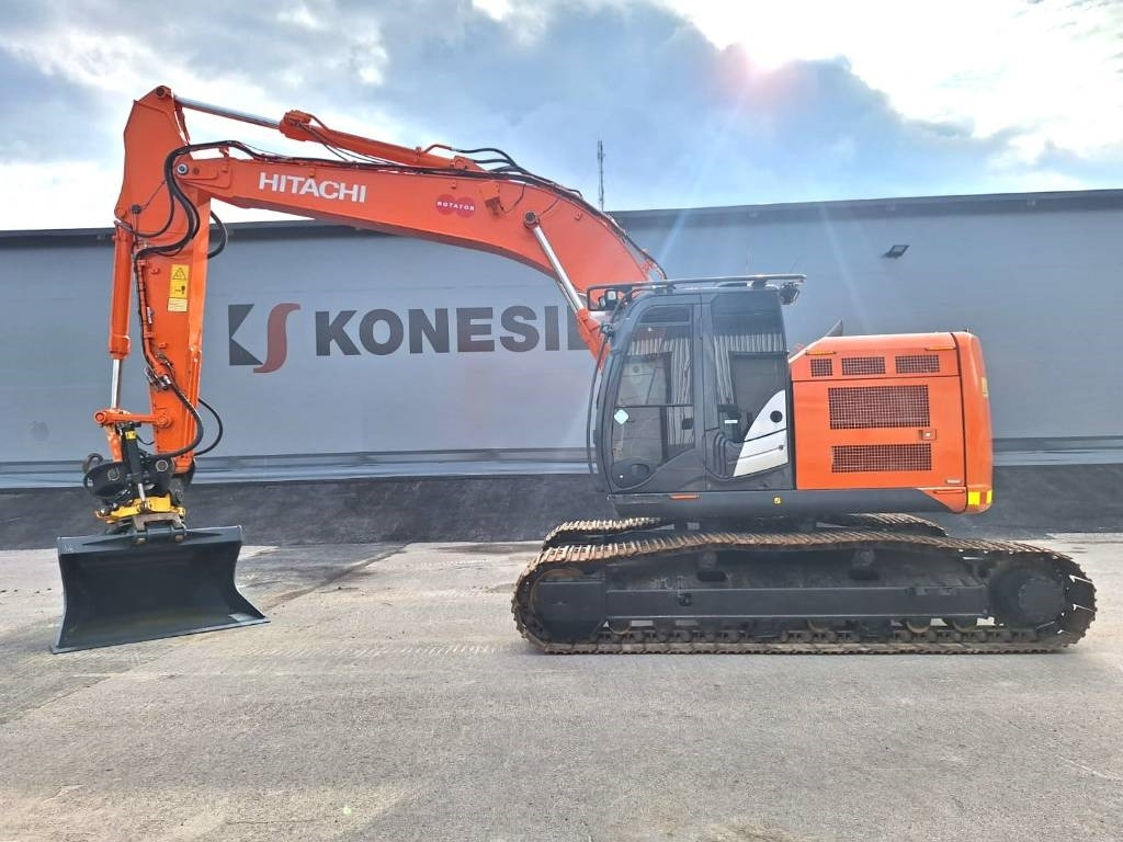 Hitachi ZX225USLC-5 PYÖRITTÄJÄLLÄ - Telakaivukone: kuva Hitachi ZX225USLC-5 PYÖRITTÄJÄLLÄ - Telakaivukone Hitachi ZX225USLC-5 PYÖRITTÄJÄLLÄ - Telakaivukone: kuva Hitachi ZX225USLC-5 PYÖRITTÄJÄLLÄ - Telakaivukone