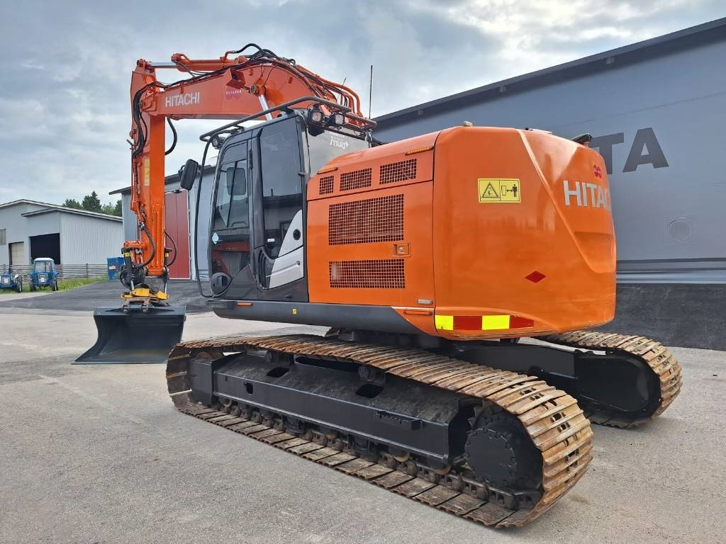 Hitachi ZX225USLC-5 PYÖRITTÄJÄLLÄ - Telakaivukone: kuva Hitachi ZX225USLC-5 PYÖRITTÄJÄLLÄ - Telakaivukone Hitachi ZX225USLC-5 PYÖRITTÄJÄLLÄ - Telakaivukone: kuva Hitachi ZX225USLC-5 PYÖRITTÄJÄLLÄ - Telakaivukone