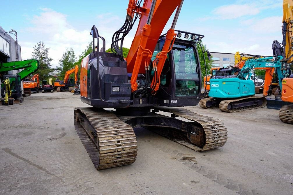 Telakaivukone Hitachi ZX225USLC-5B MARTTIINILLA: kuva Telakaivukone Hitachi ZX225USLC-5B MARTTIINILLA