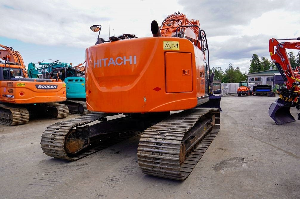 Telakaivukone Hitachi ZX225USLC-5B MARTTIINILLA: kuva Telakaivukone Hitachi ZX225USLC-5B MARTTIINILLA