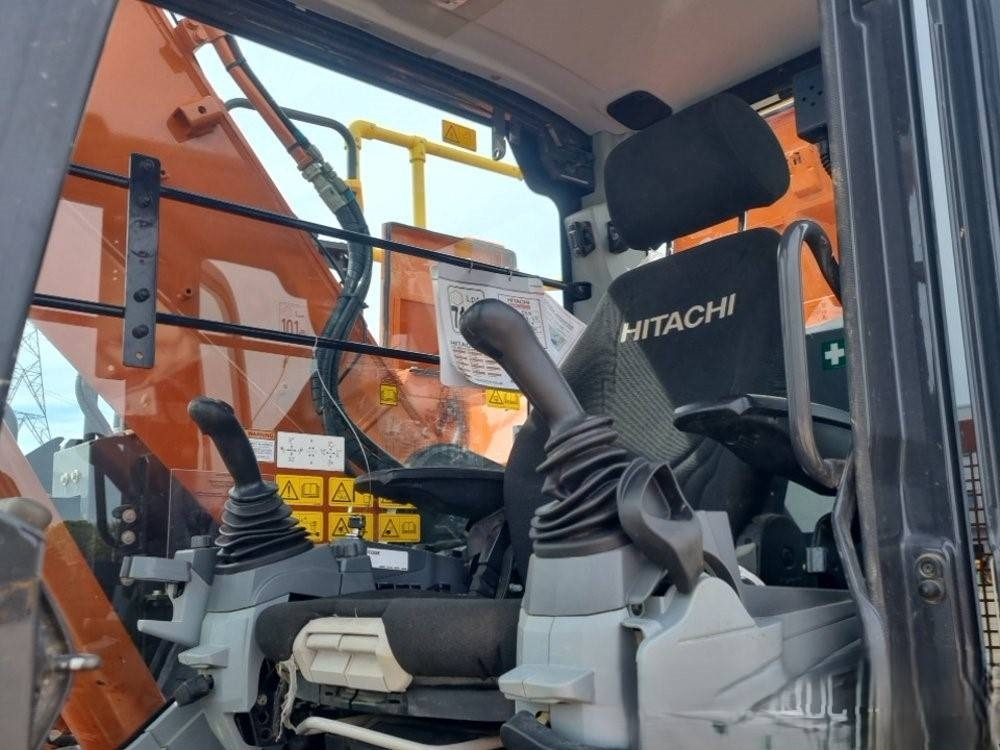 Hitachi ZX225USLC-7 - Telakaivukone: kuva Hitachi ZX225USLC-7 - Telakaivukone Hitachi ZX225USLC-7 - Telakaivukone: kuva Hitachi ZX225USLC-7 - Telakaivukone