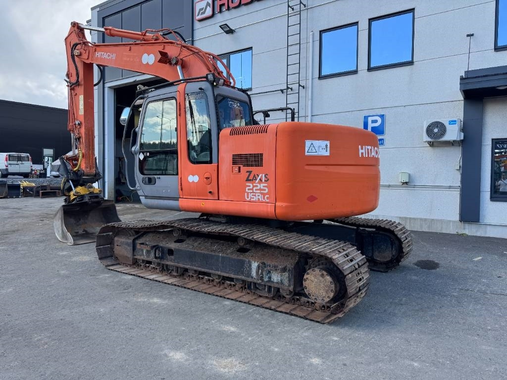 Hitachi ZX225USR PYÖRITTÄJÄLLÄ - Telakaivukone: kuva Hitachi ZX225USR PYÖRITTÄJÄLLÄ - Telakaivukone Hitachi ZX225USR PYÖRITTÄJÄLLÄ - Telakaivukone: kuva Hitachi ZX225USR PYÖRITTÄJÄLLÄ - Telakaivukone