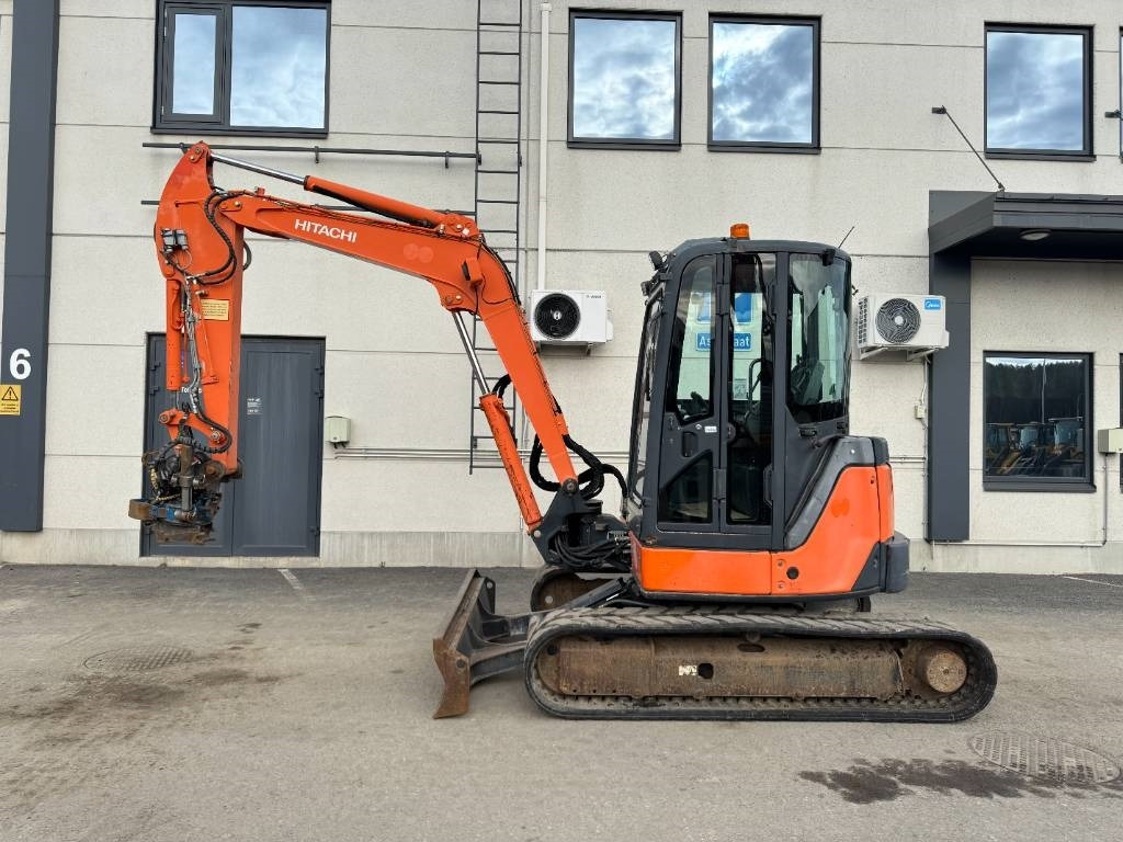 Hitachi ZX50U-2 PYÖRITTÄJÄLLÄ - Minikuormaaja: kuva Hitachi ZX50U-2 PYÖRITTÄJÄLLÄ - Minikuormaaja Hitachi ZX50U-2 PYÖRITTÄJÄLLÄ - Minikuormaaja: kuva Hitachi ZX50U-2 PYÖRITTÄJÄLLÄ - Minikuormaaja