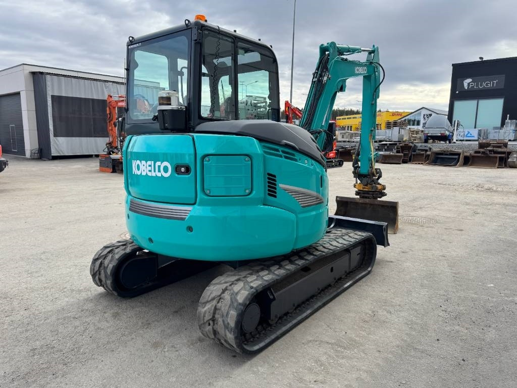 Kobelco SK45SRX-6 Pyörittäjä pihdeillä - Minikuormaaja: kuva Kobelco SK45SRX-6 Pyörittäjä pihdeillä - Minikuormaaja Kobelco SK45SRX-6 Pyörittäjä pihdeillä - Minikuormaaja: kuva Kobelco SK45SRX-6 Pyörittäjä pihdeillä - Minikuormaaja