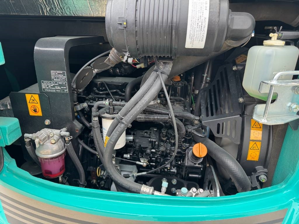 Minikuormaaja Kobelco SK45SRX-6 Pyörittäjä pihdeillä: kuva Minikuormaaja Kobelco SK45SRX-6 Pyörittäjä pihdeillä