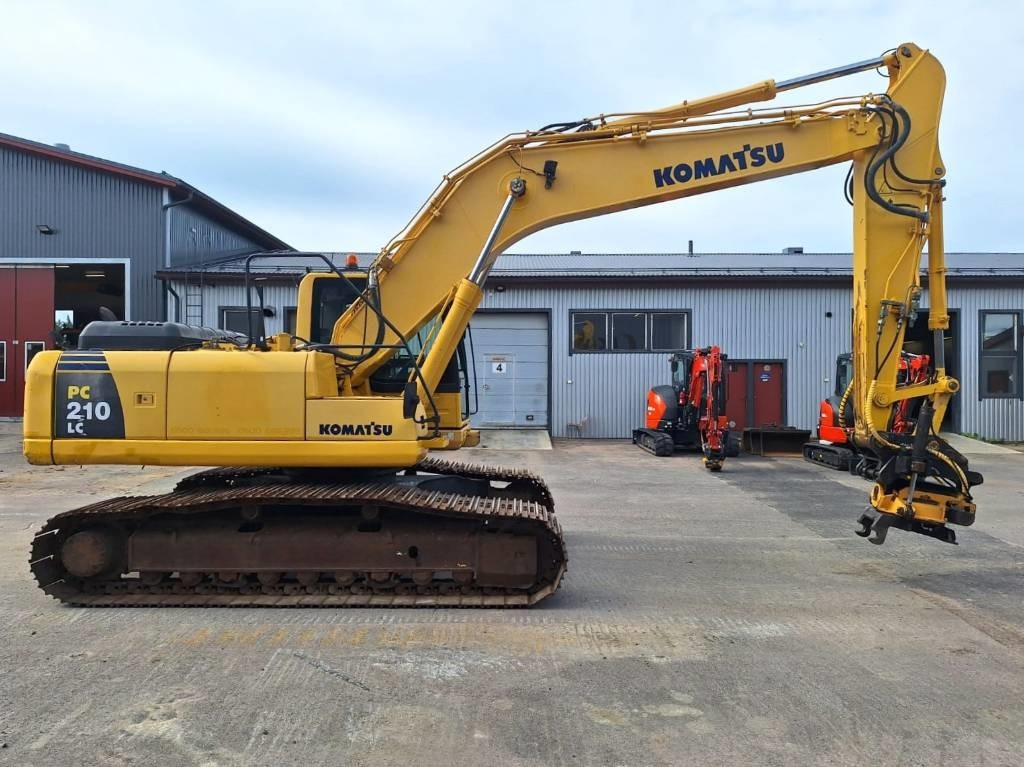 Komatsu MYYTY! SOLD! PC210LC-8 PYÖRITTÄJÄLLÄ - Telakaivukone: kuva Komatsu MYYTY! SOLD! PC210LC-8 PYÖRITTÄJÄLLÄ - Telakaivukone Komatsu MYYTY! SOLD! PC210LC-8 PYÖRITTÄJÄLLÄ - Telakaivukone: kuva Komatsu MYYTY! SOLD! PC210LC-8 PYÖRITTÄJÄLLÄ - Telakaivukone