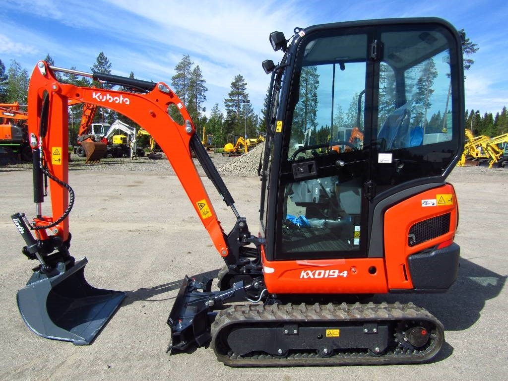 Kubota KX019-4 ERIKOISTARJOUS RAJOITETTU ERÄ - Minikuormaaja: kuva Kubota KX019-4 ERIKOISTARJOUS RAJOITETTU ERÄ - Minikuormaaja Kubota KX019-4 ERIKOISTARJOUS RAJOITETTU ERÄ - Minikuormaaja: kuva Kubota KX019-4 ERIKOISTARJOUS RAJOITETTU ERÄ - Minikuormaaja