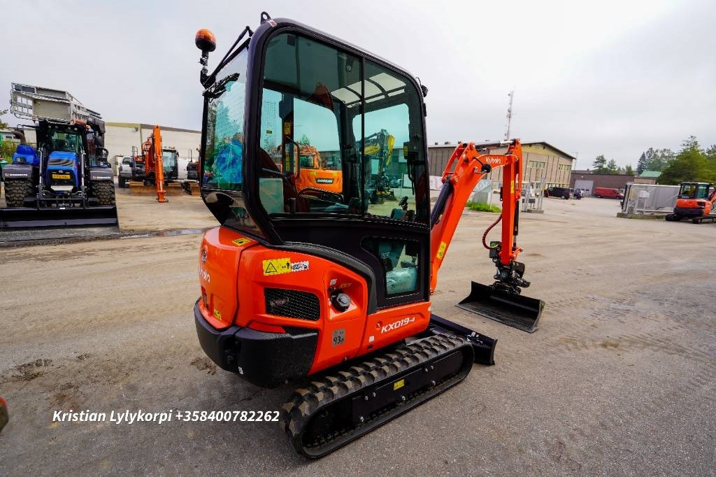 Kubota KX019-4 PYÖRITTÄJÄLLÄ - Minikuormaaja: kuva Kubota KX019-4 PYÖRITTÄJÄLLÄ - Minikuormaaja Kubota KX019-4 PYÖRITTÄJÄLLÄ - Minikuormaaja: kuva Kubota KX019-4 PYÖRITTÄJÄLLÄ - Minikuormaaja