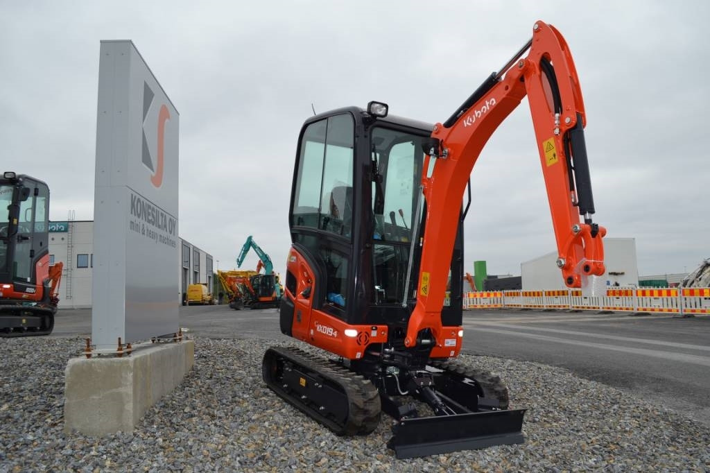 Kubota KX019-4 UUSI, TAKUU 24KK - Minikuormaaja: kuva Kubota KX019-4 UUSI, TAKUU 24KK - Minikuormaaja Kubota KX019-4 UUSI, TAKUU 24KK - Minikuormaaja: kuva Kubota KX019-4 UUSI, TAKUU 24KK - Minikuormaaja