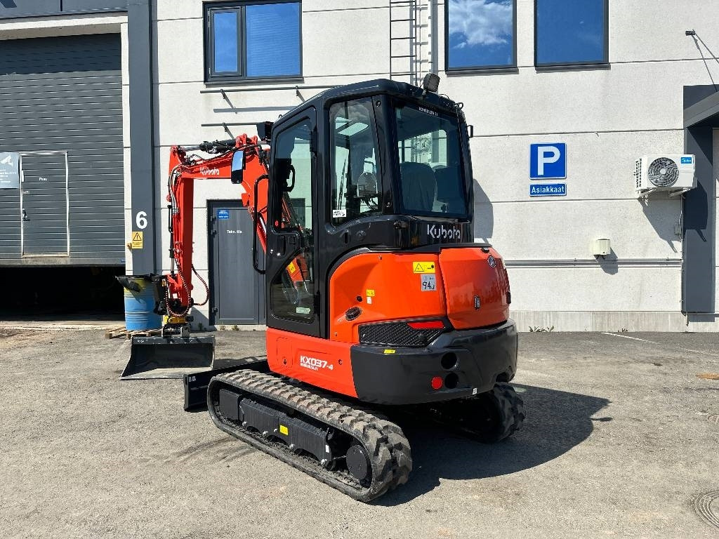 Kubota KX037-4 PYÖRITTÄJÄLLÄ - Minikuormaaja: kuva Kubota KX037-4 PYÖRITTÄJÄLLÄ - Minikuormaaja Kubota KX037-4 PYÖRITTÄJÄLLÄ - Minikuormaaja: kuva Kubota KX037-4 PYÖRITTÄJÄLLÄ - Minikuormaaja