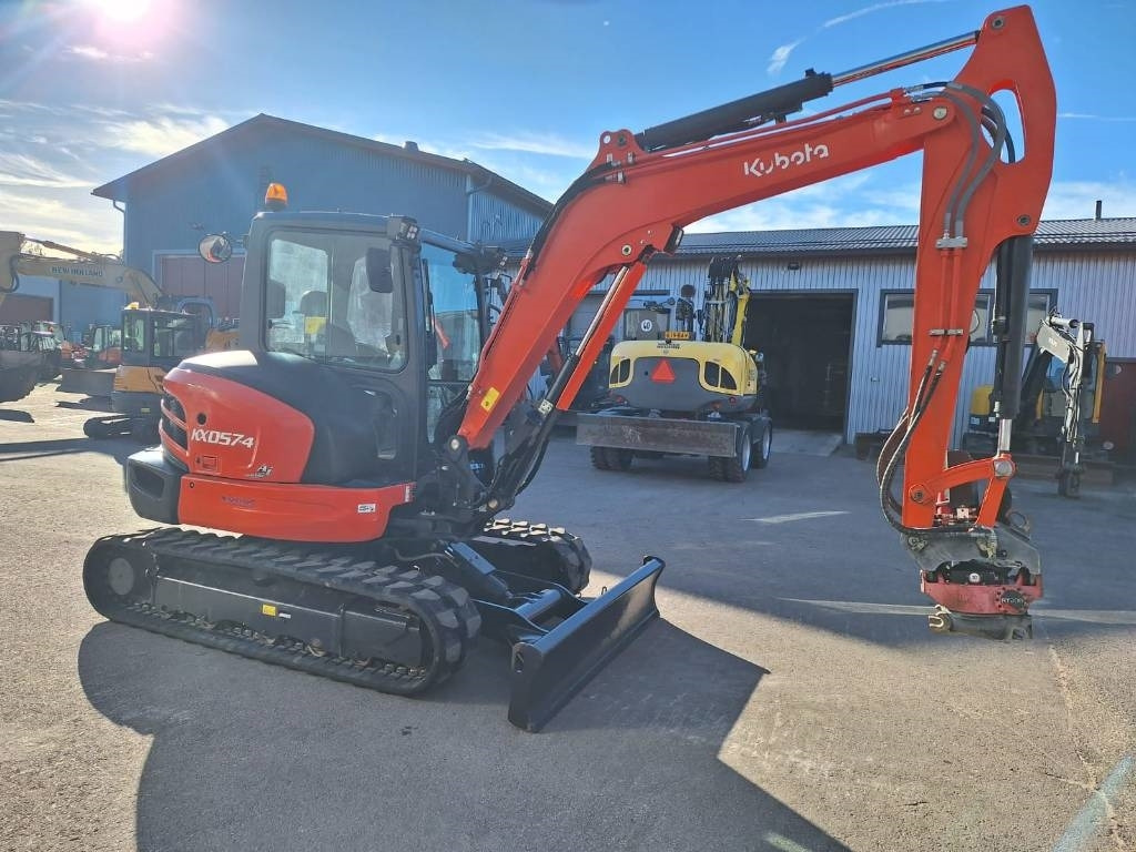 Kubota KX057-4 PYÖRITTÄJÄLLÄ, 1-OMISTAJA - Minikuormaaja: kuva Kubota KX057-4 PYÖRITTÄJÄLLÄ, 1-OMISTAJA - Minikuormaaja Kubota KX057-4 PYÖRITTÄJÄLLÄ, 1-OMISTAJA - Minikuormaaja: kuva Kubota KX057-4 PYÖRITTÄJÄLLÄ, 1-OMISTAJA - Minikuormaaja