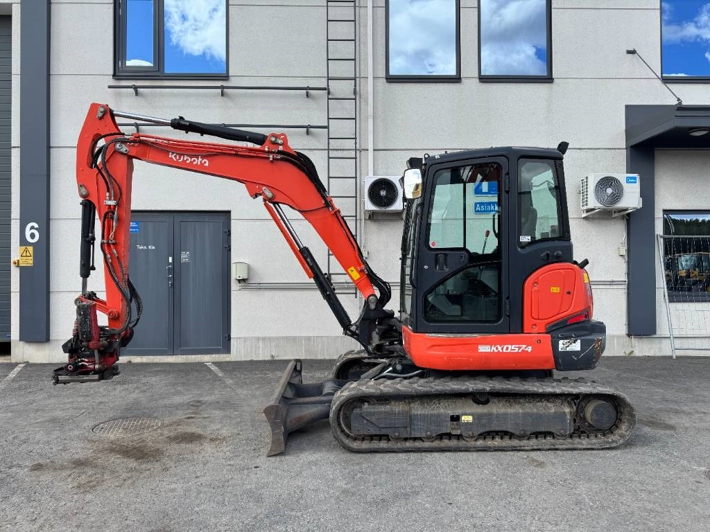 Kubota KX057-4 PYÖRITTÄJÄLLÄ - Minikuormaaja: kuva Kubota KX057-4 PYÖRITTÄJÄLLÄ - Minikuormaaja Kubota KX057-4 PYÖRITTÄJÄLLÄ - Minikuormaaja: kuva Kubota KX057-4 PYÖRITTÄJÄLLÄ - Minikuormaaja
