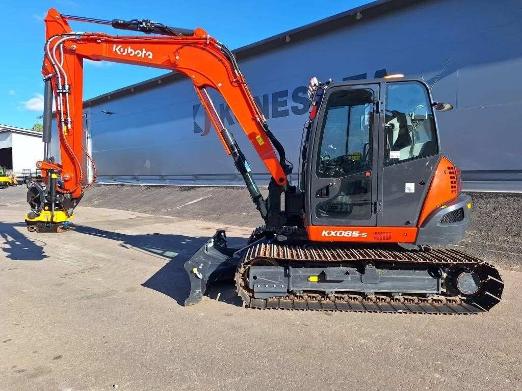 Kubota KX085-5 PYÖRITTÄJÄLLÄ, PIENET TUNNIT - Minikuormaaja: kuva Kubota KX085-5 PYÖRITTÄJÄLLÄ, PIENET TUNNIT - Minikuormaaja Kubota KX085-5 PYÖRITTÄJÄLLÄ, PIENET TUNNIT - Minikuormaaja: kuva Kubota KX085-5 PYÖRITTÄJÄLLÄ, PIENET TUNNIT - Minikuormaaja